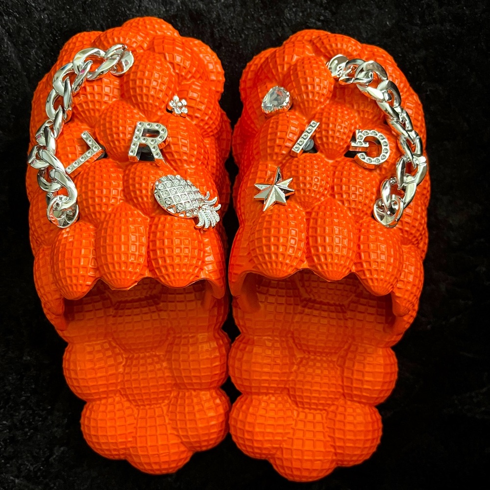 Trendy Slides!🧡